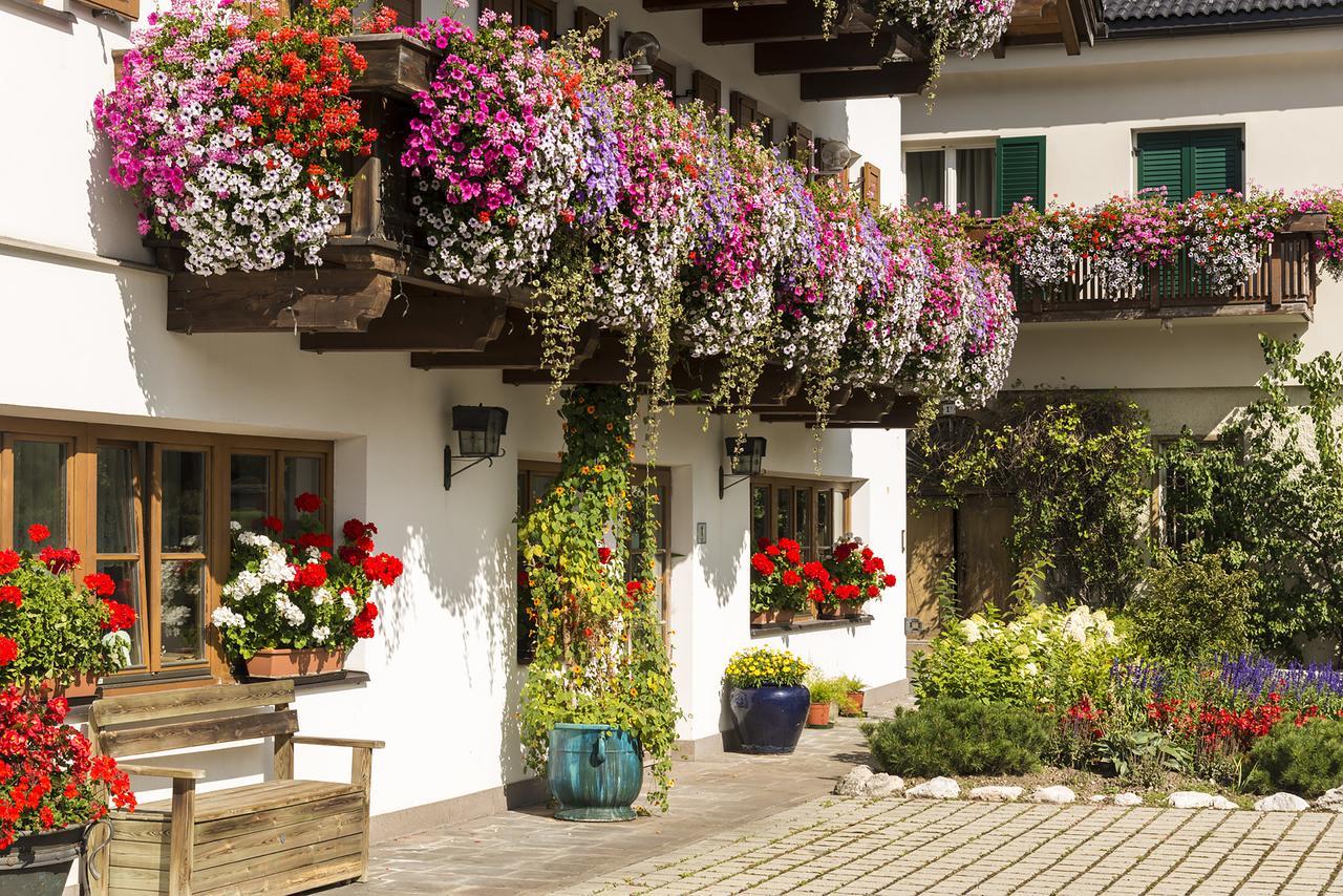 Hotel Gratschwirt Dobbiaco Exterior foto